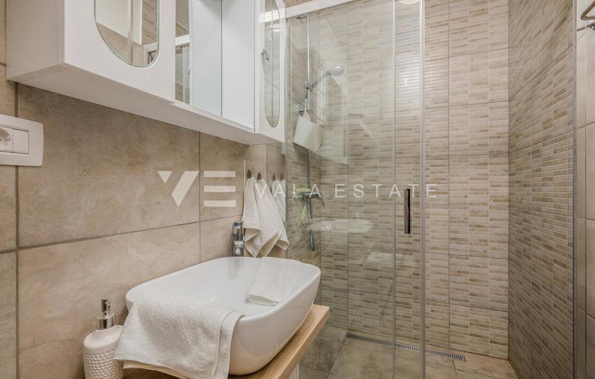 CASA IN PIETRA CON PISCINA E VISTA MARE