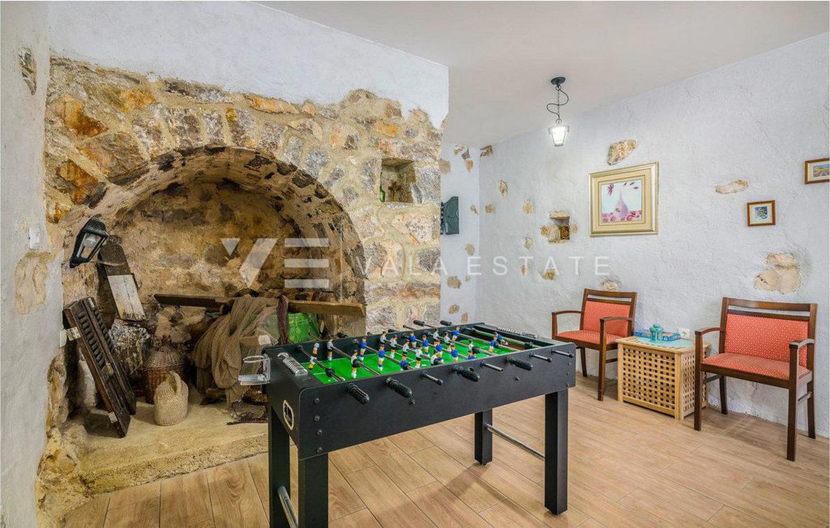 CASA IN PIETRA CON PISCINA E VISTA MARE