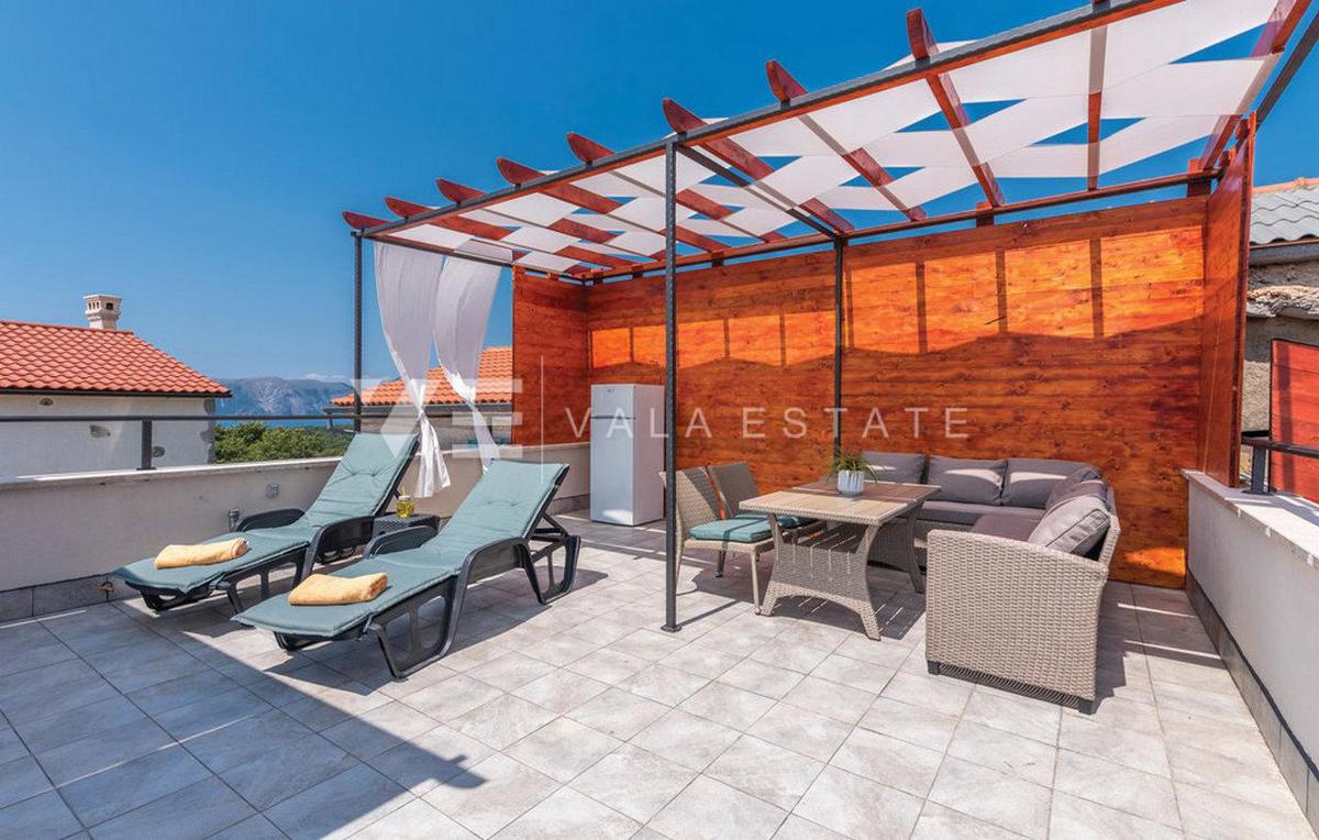 CASA IN PIETRA CON PISCINA E VISTA MARE