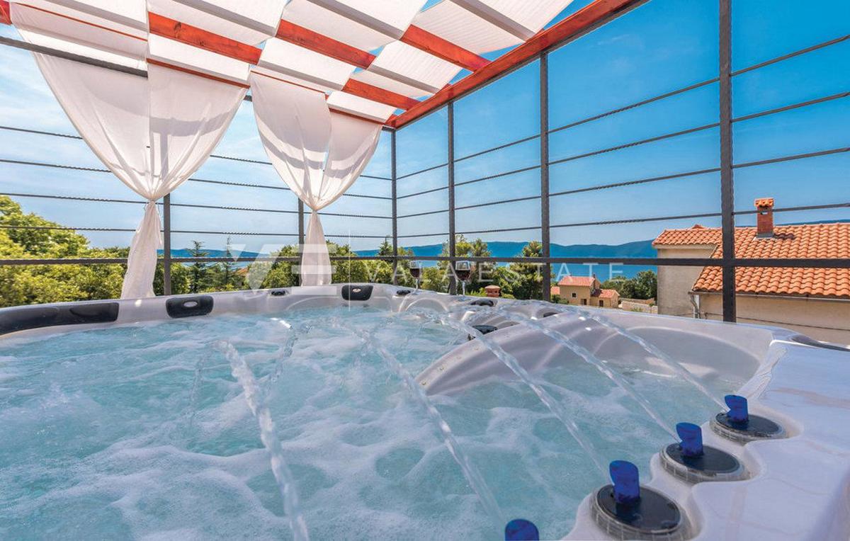 CASA IN PIETRA CON PISCINA E VISTA MARE