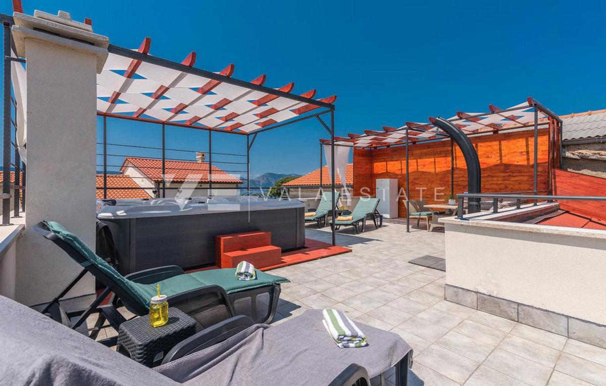 CASA IN PIETRA CON PISCINA E VISTA MARE