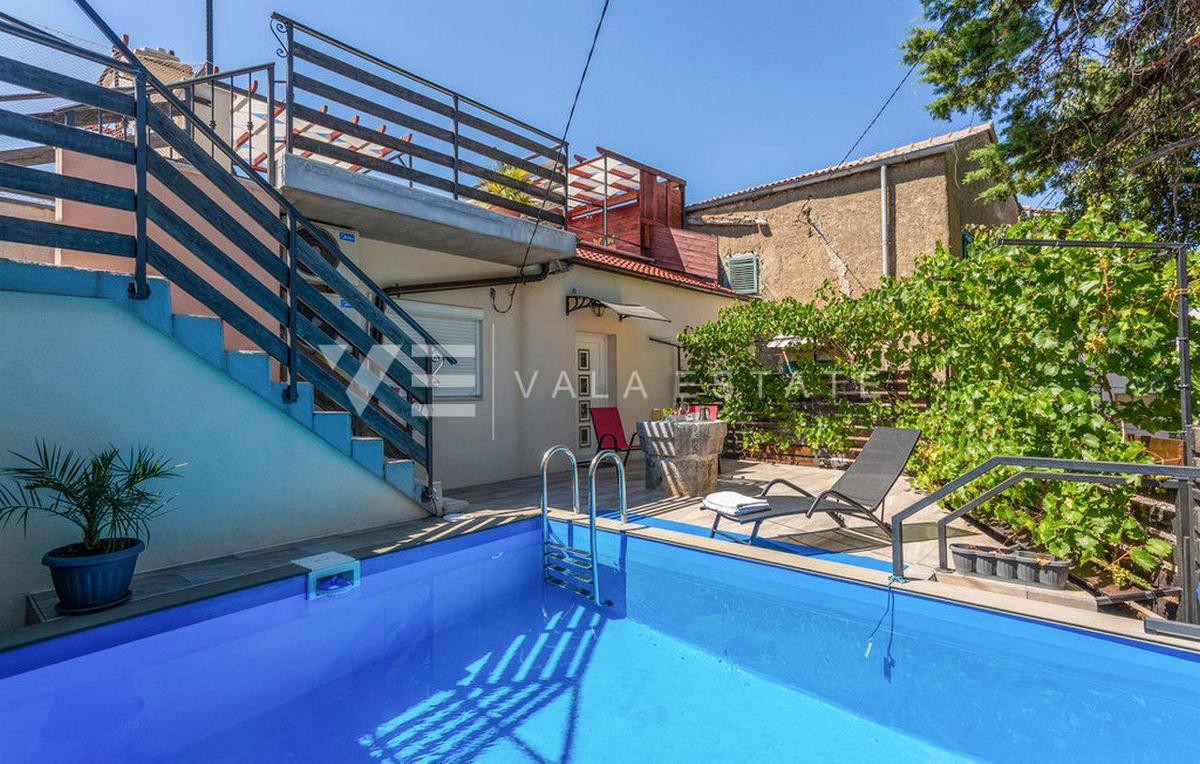 CASA IN PIETRA CON PISCINA E VISTA MARE
