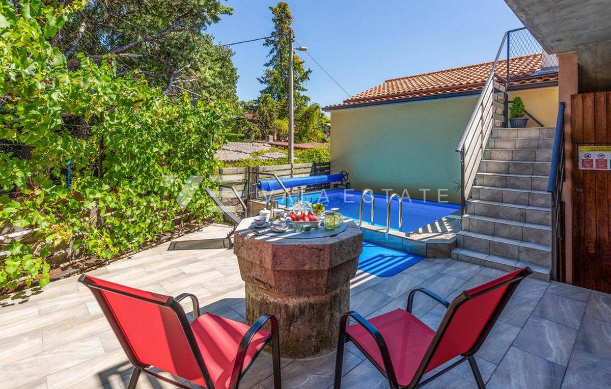 CASA IN PIETRA CON PISCINA E VISTA MARE
