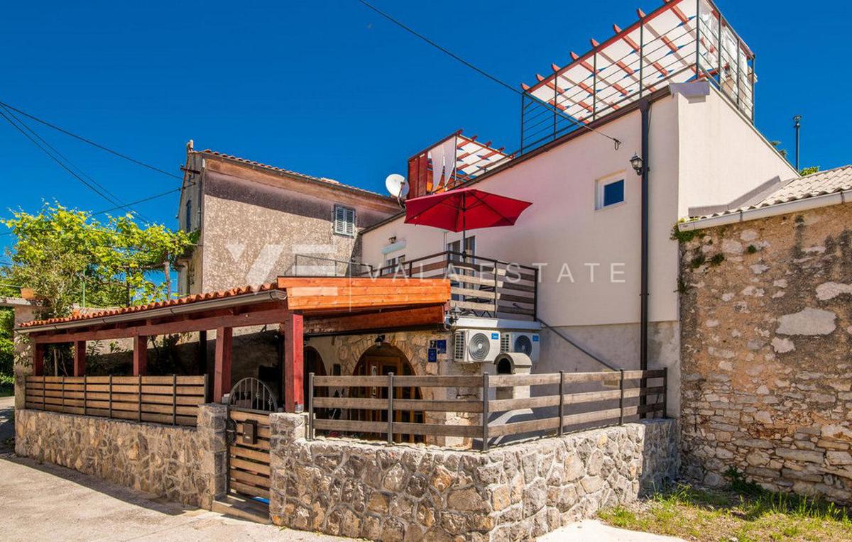 CASA IN PIETRA CON PISCINA E VISTA MARE