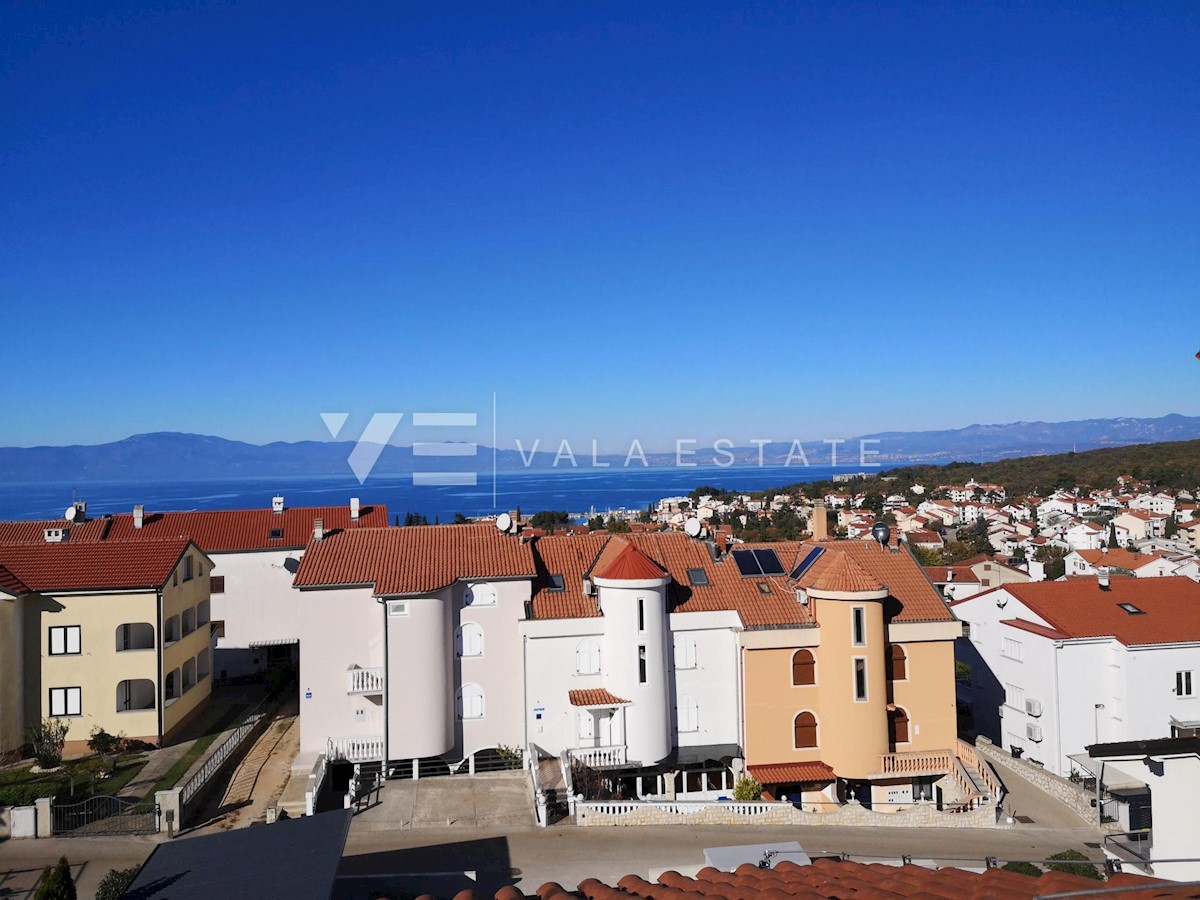 APPARTAMENTO SU DUE PIANI CON VISTA MARE