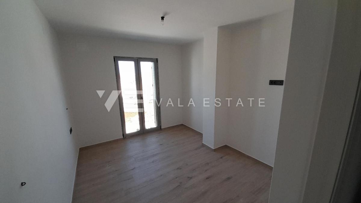 NUOVA CASA INDIPENDENTE CON PISCINA E GIARDINO