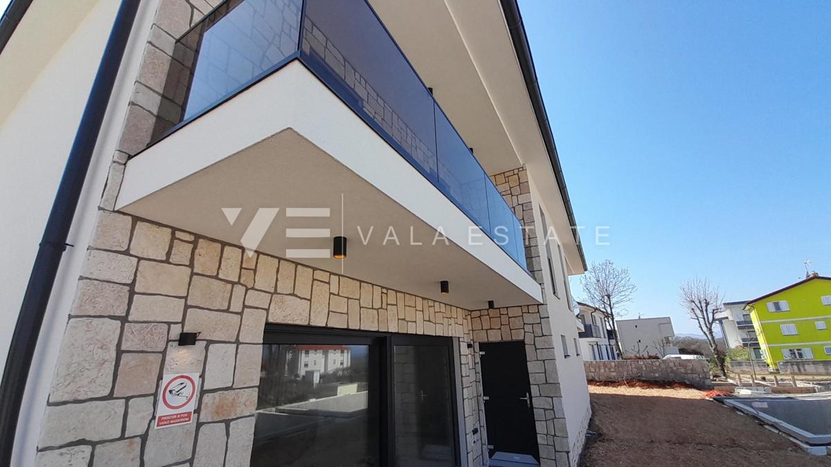 NUOVA CASA INDIPENDENTE CON PISCINA E GIARDINO