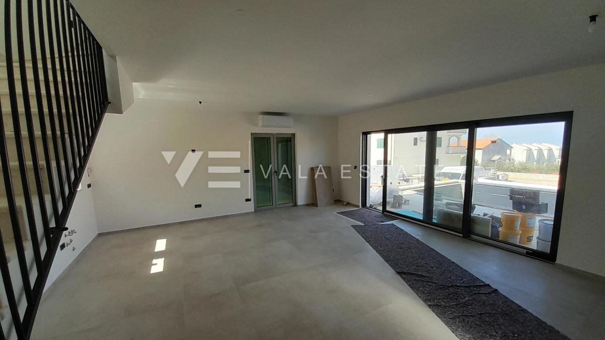 NUOVA CASA INDIPENDENTE CON PISCINA E GIARDINO