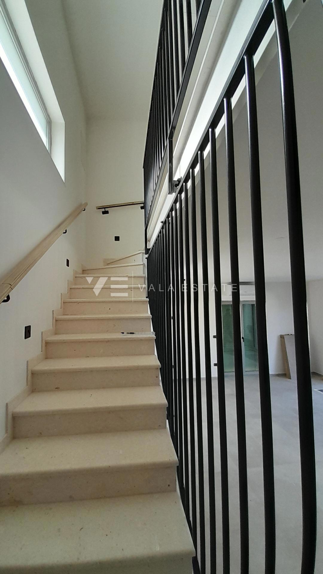 NUOVA CASA INDIPENDENTE CON PISCINA E GIARDINO