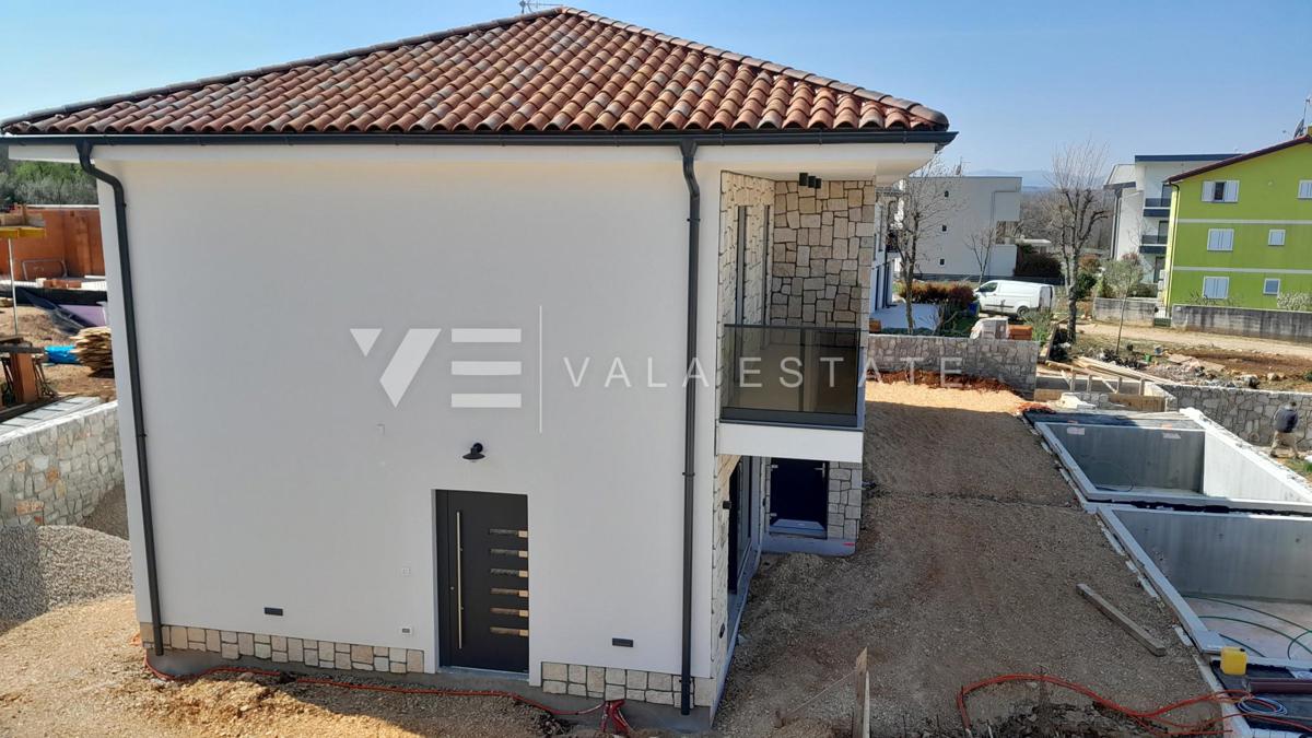 NUOVA CASA INDIPENDENTE CON PISCINA E GIARDINO