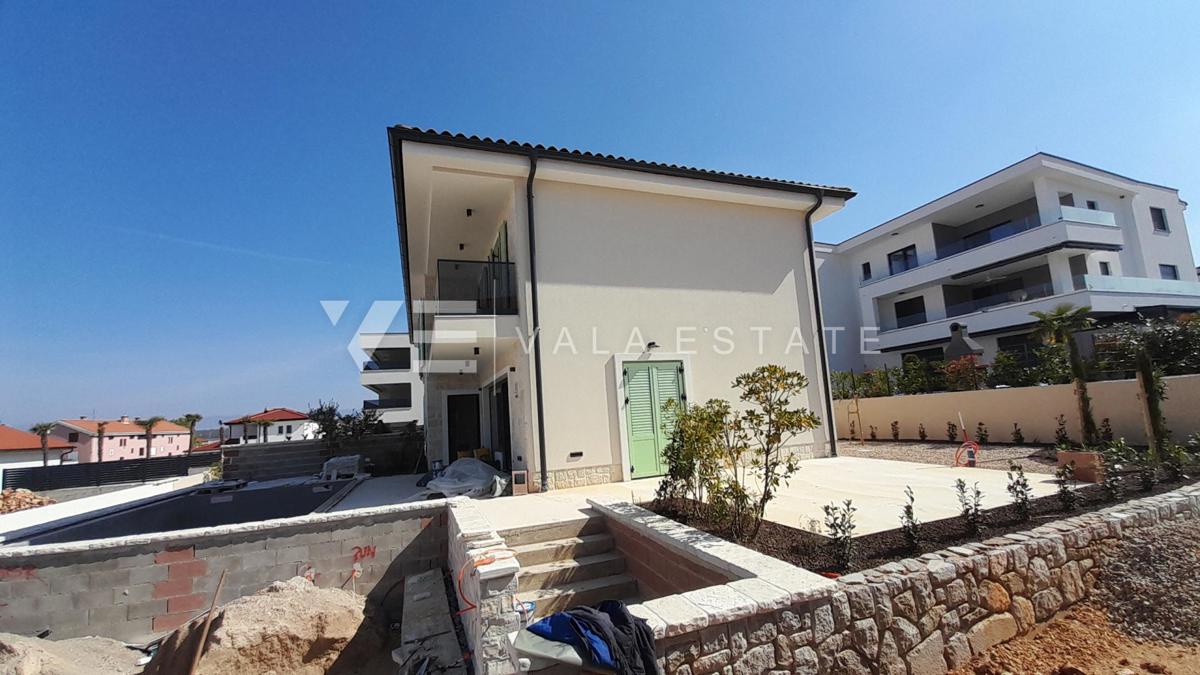 NUOVA CASA INDIPENDENTE CON PISCINA E GIARDINO