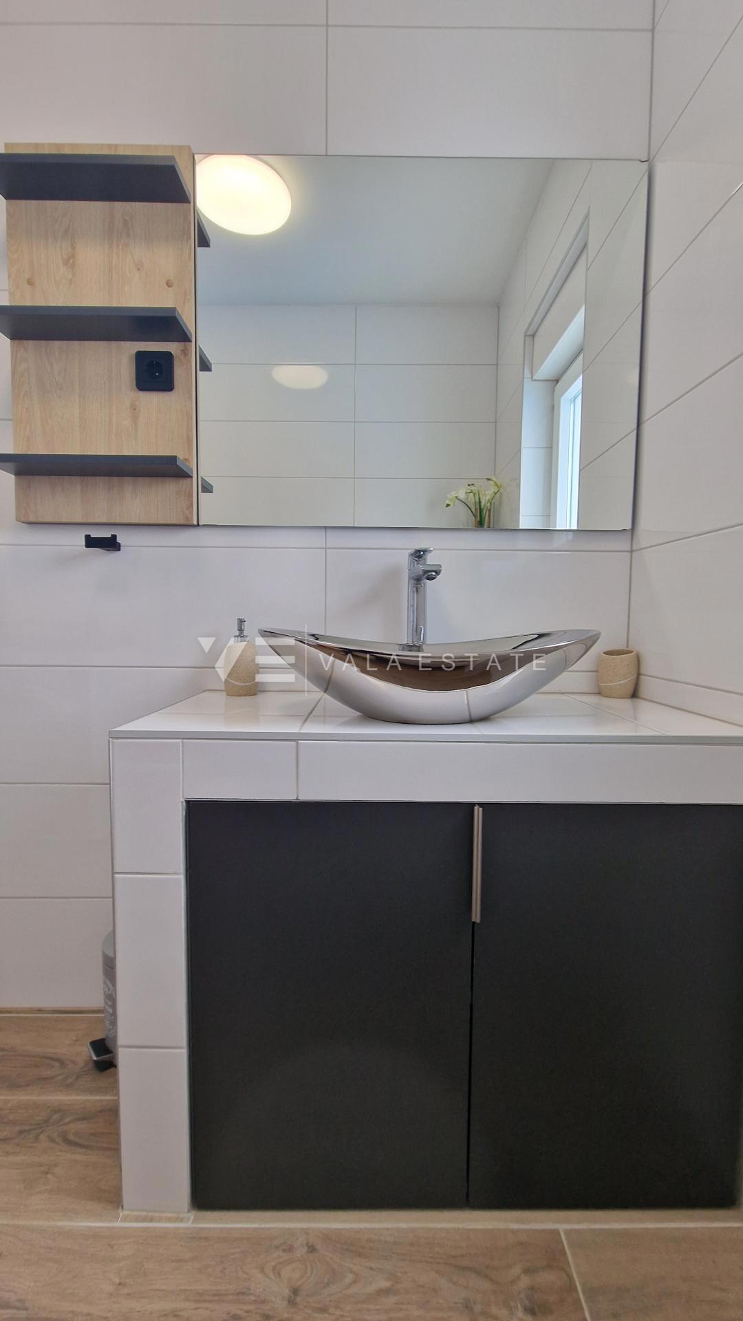 CASA DOPPIA CON PISCINA E GIARDINO