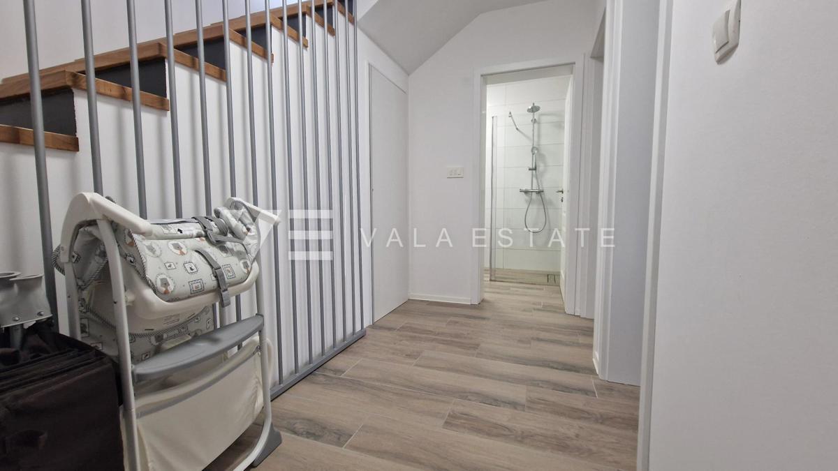 CASA DOPPIA CON PISCINA E GIARDINO