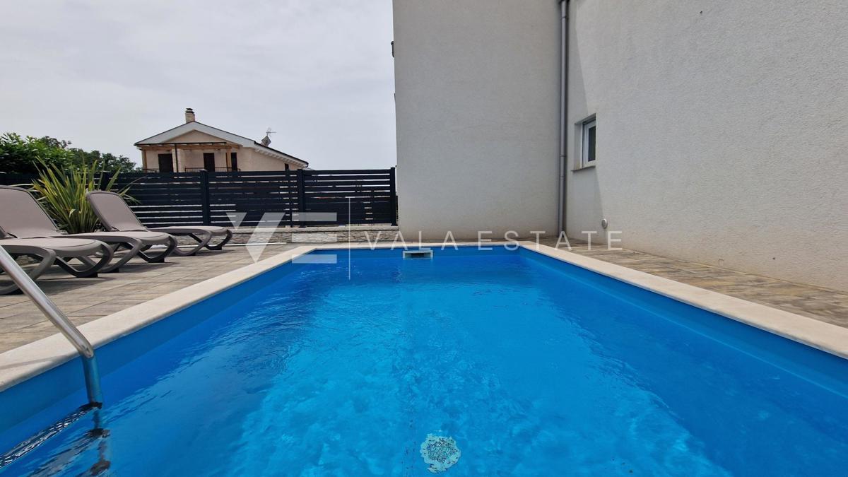 CASA DOPPIA CON PISCINA E GIARDINO