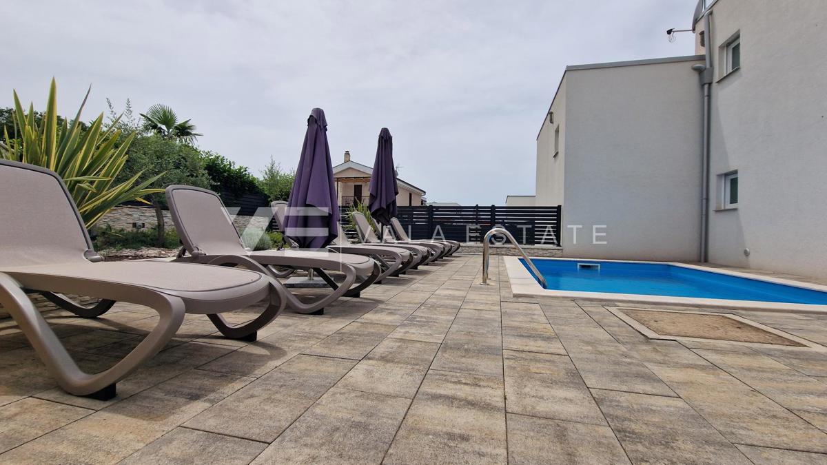 CASA DOPPIA CON PISCINA E GIARDINO