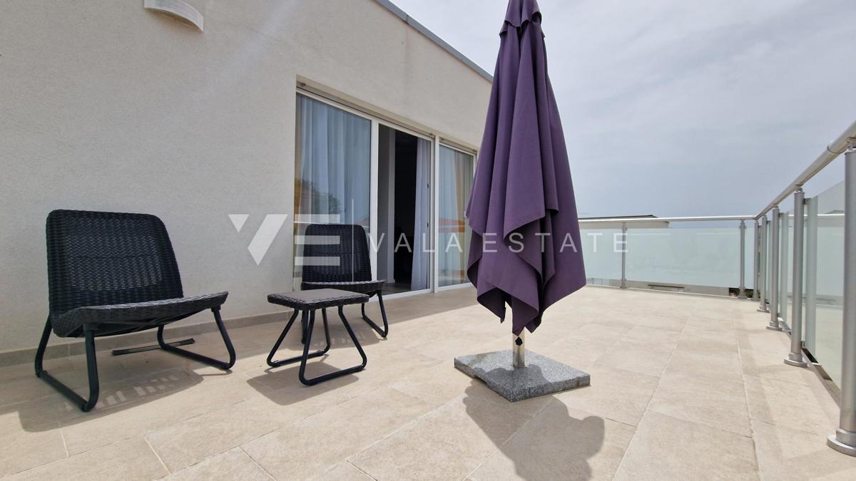 CASA DOPPIA CON PISCINA E GIARDINO