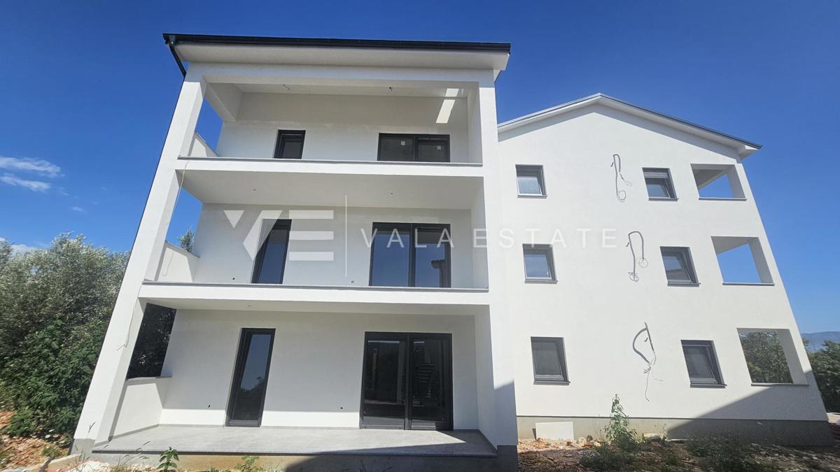 APPARTAMENTO AL PIANO TERRA DI NUOVA COSTRUZIONE CON GIARDINO