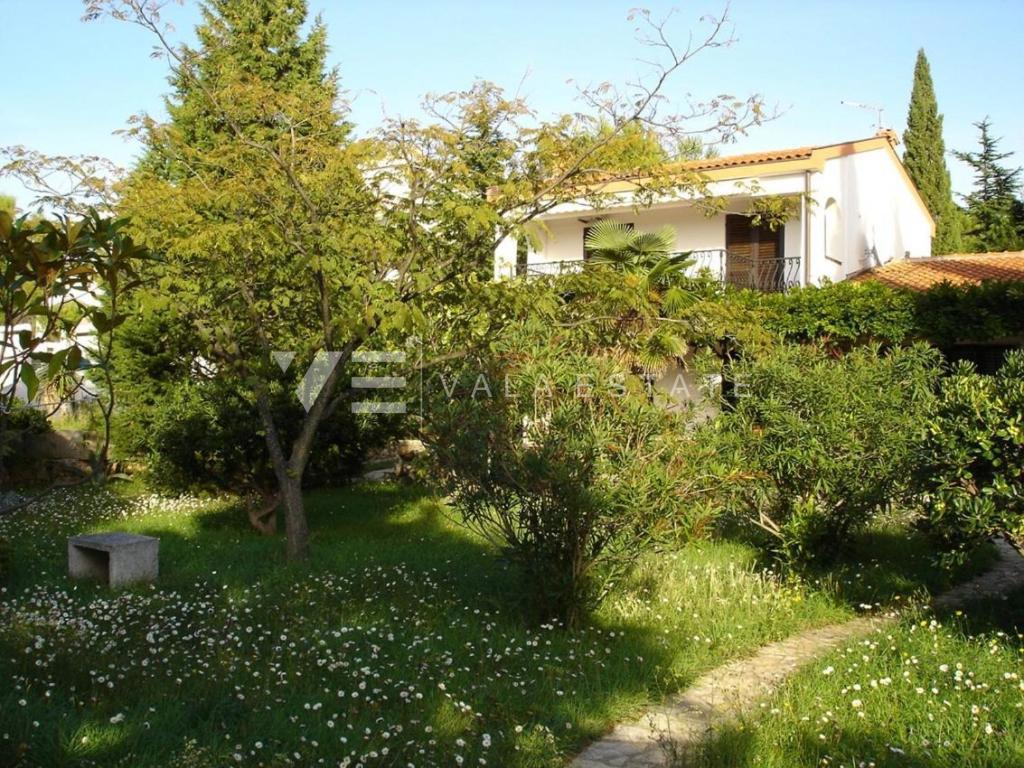 CASA INDIPENDENTE CON AMPIO GIARDINO A SOLI 100 DAL MARE
