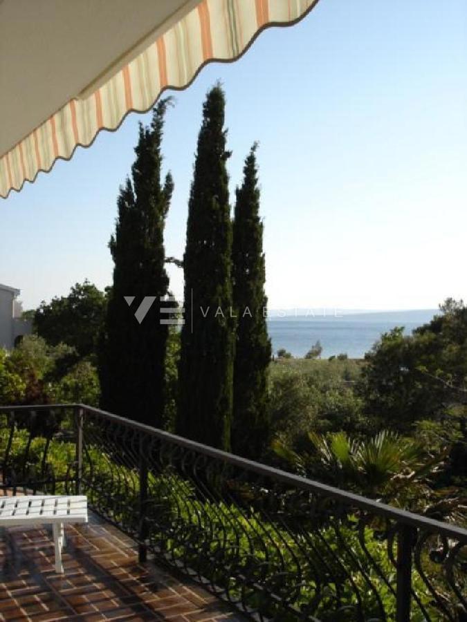 CASA INDIPENDENTE CON AMPIO GIARDINO A SOLI 100 DAL MARE