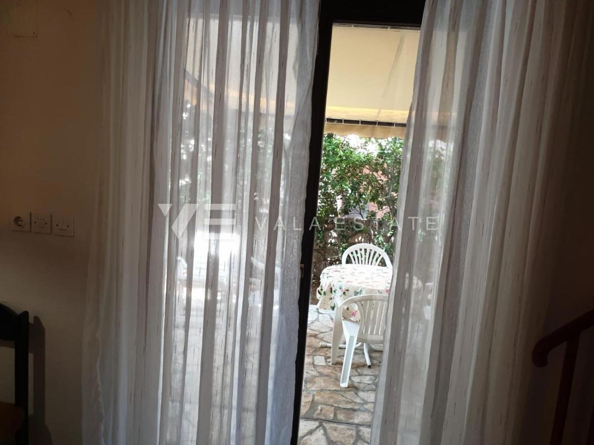 CASA INDIPENDENTE CON AMPIO GIARDINO A SOLI 100 DAL MARE