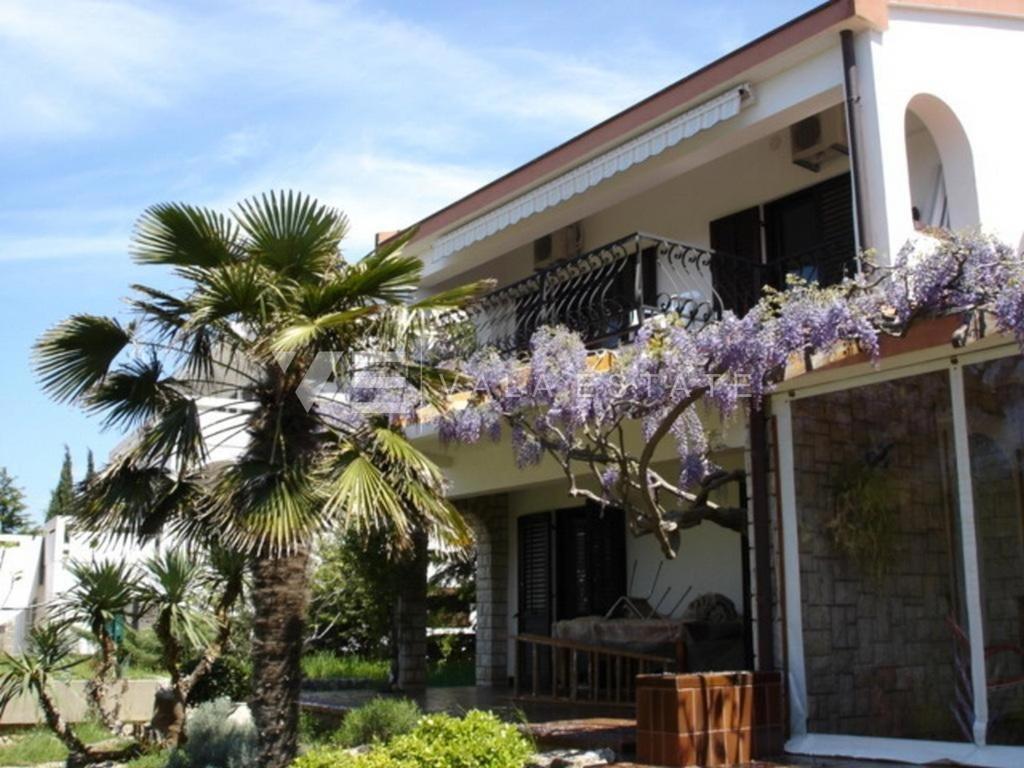 CASA INDIPENDENTE CON AMPIO GIARDINO A SOLI 100 DAL MARE