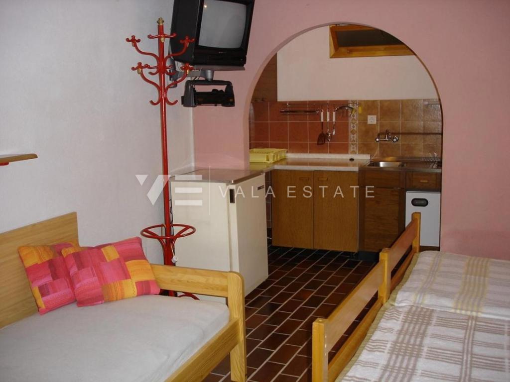 CASA INDIPENDENTE CON AMPIO GIARDINO A SOLI 100 DAL MARE