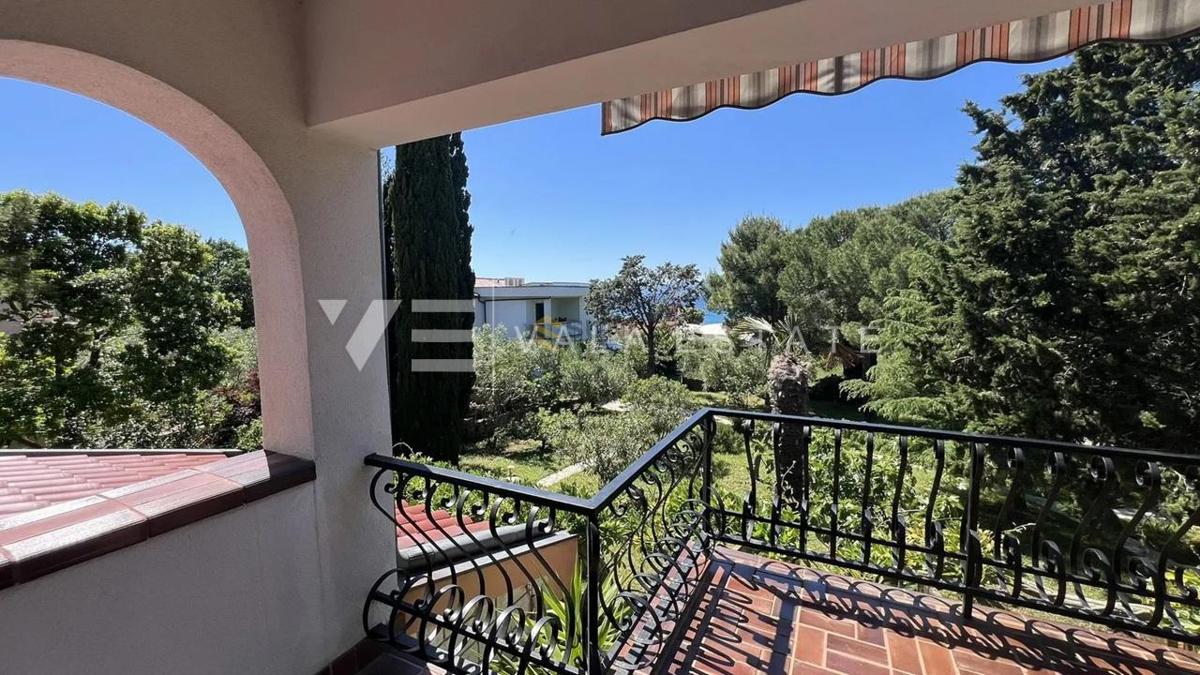 CASA INDIPENDENTE CON AMPIO GIARDINO A SOLI 100 DAL MARE