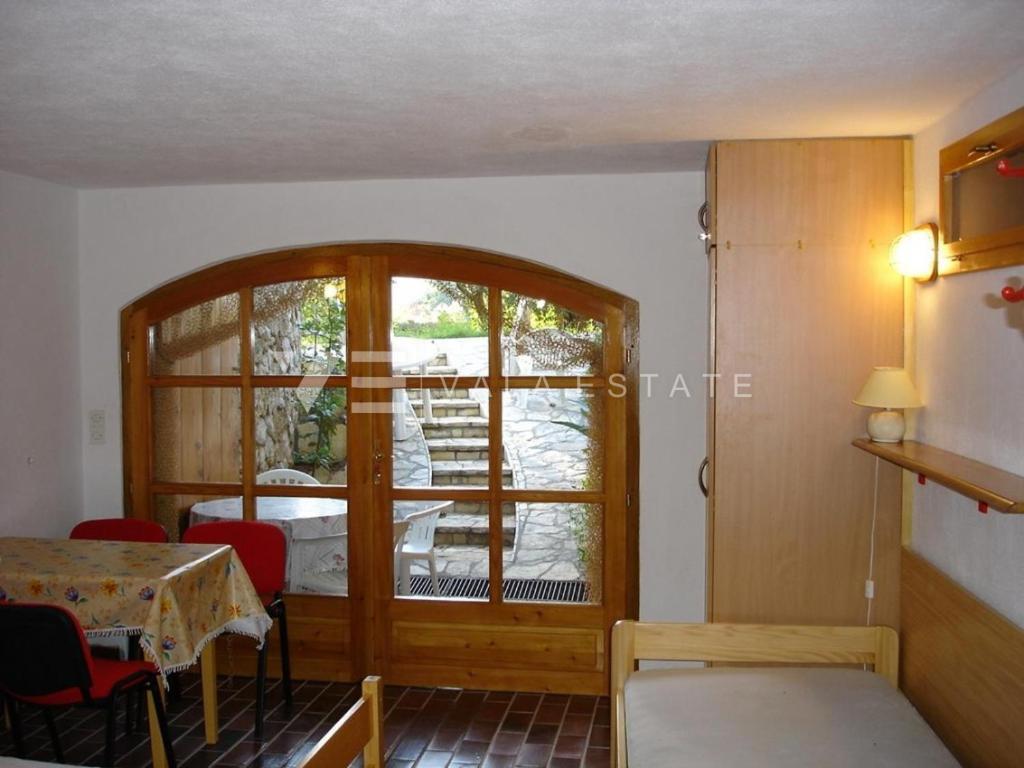 CASA INDIPENDENTE CON AMPIO GIARDINO A SOLI 100 DAL MARE