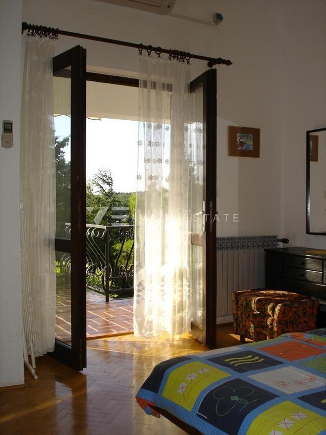 CASA INDIPENDENTE CON AMPIO GIARDINO A SOLI 100 DAL MARE