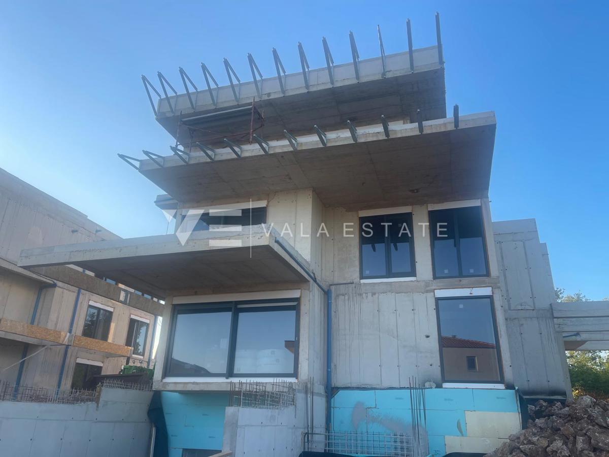APPARTAMENTO CON DUE CAMERE DA LETTO IN UN NUOVO EDIFICIO CON VISTA MARE