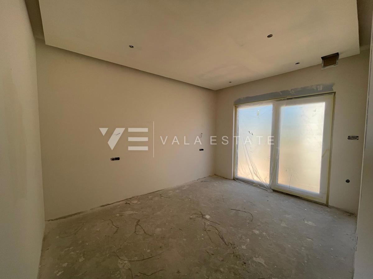APPARTAMENTO CON DUE CAMERE DA LETTO IN UN NUOVO EDIFICIO CON VISTA MARE