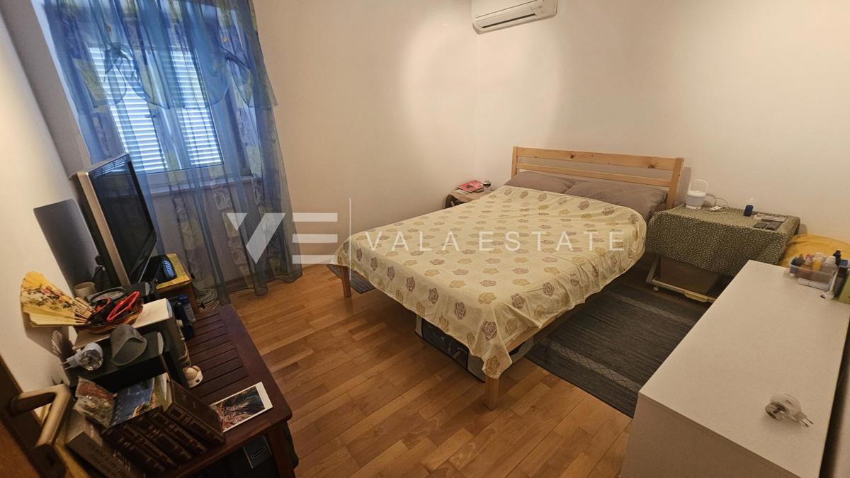 CASA IN PIETRA RISTRUTTURATA CON DUE APPARTAMENTI VICINO AL MARE