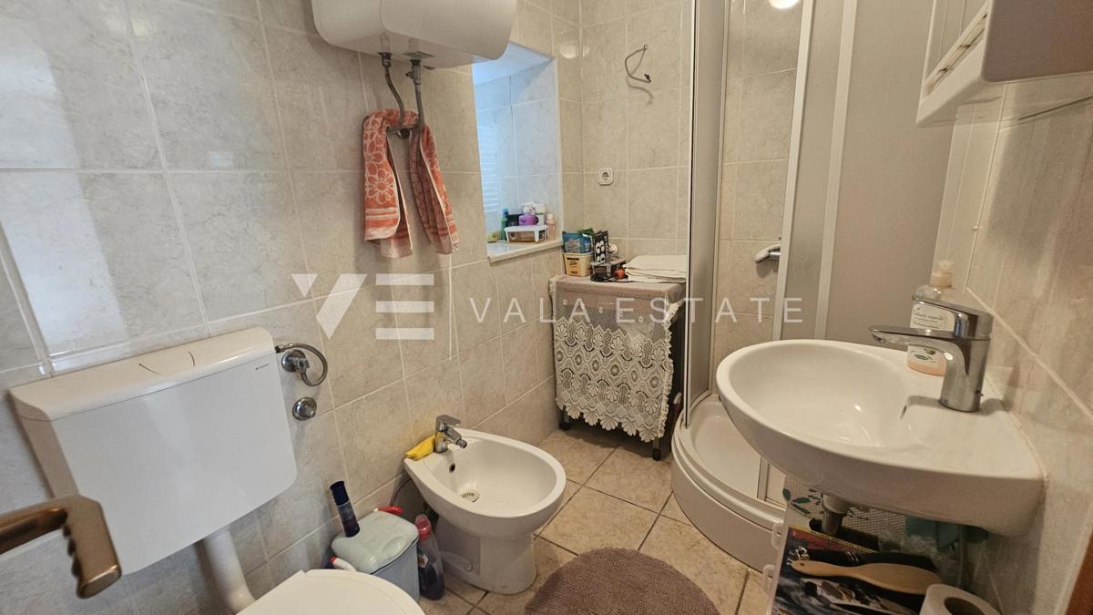 CASA IN PIETRA RISTRUTTURATA CON DUE APPARTAMENTI VICINO AL MARE