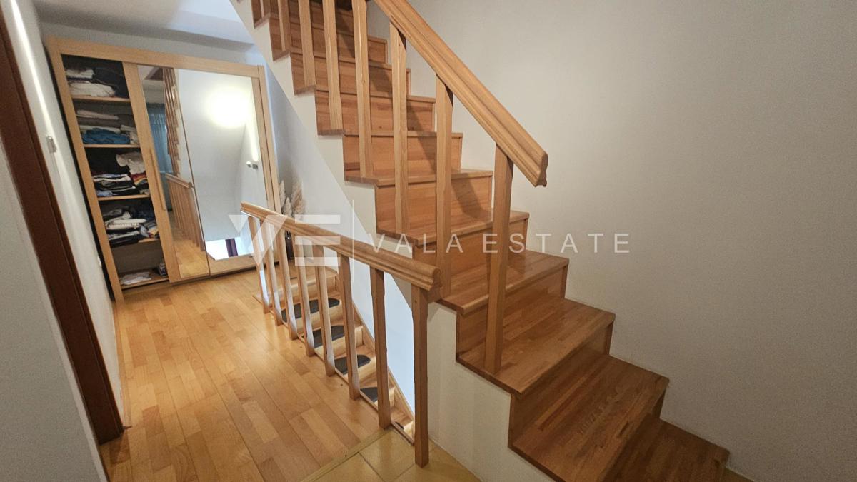 CASA IN PIETRA RISTRUTTURATA CON DUE APPARTAMENTI VICINO AL MARE