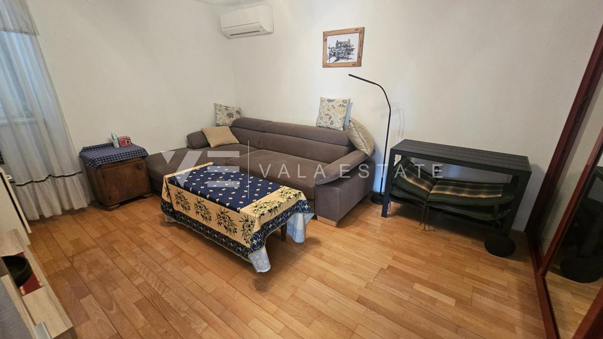 CASA IN PIETRA RISTRUTTURATA CON DUE APPARTAMENTI VICINO AL MARE