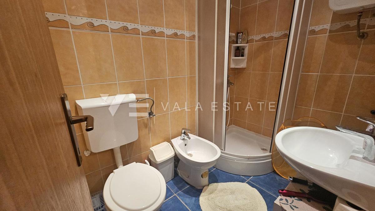 CASA IN PIETRA RISTRUTTURATA CON DUE APPARTAMENTI VICINO AL MARE