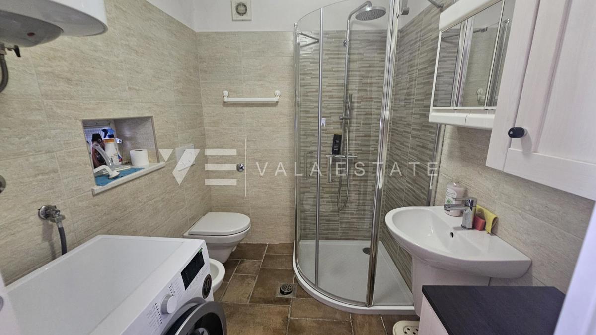 CASA IN PIETRA RISTRUTTURATA CON DUE APPARTAMENTI VICINO AL MARE