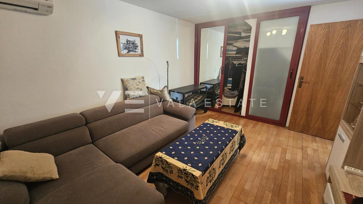 CASA IN PIETRA RISTRUTTURATA CON DUE APPARTAMENTI VICINO AL MARE