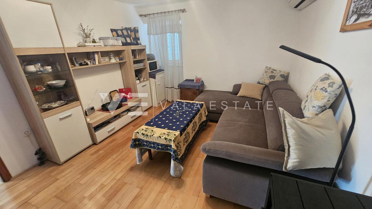 CASA IN PIETRA RISTRUTTURATA CON DUE APPARTAMENTI VICINO AL MARE