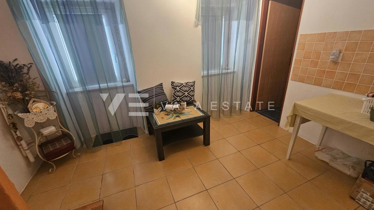 CASA IN PIETRA RISTRUTTURATA CON DUE APPARTAMENTI VICINO AL MARE