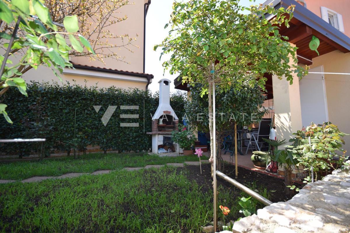 APPARTAMENTO ARREDATO CON GIARDINO IN POSIZIONE TRANQUILLA