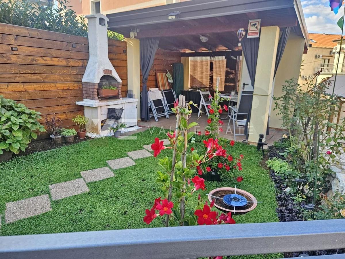 APPARTAMENTO ARREDATO CON GIARDINO IN POSIZIONE TRANQUILLA