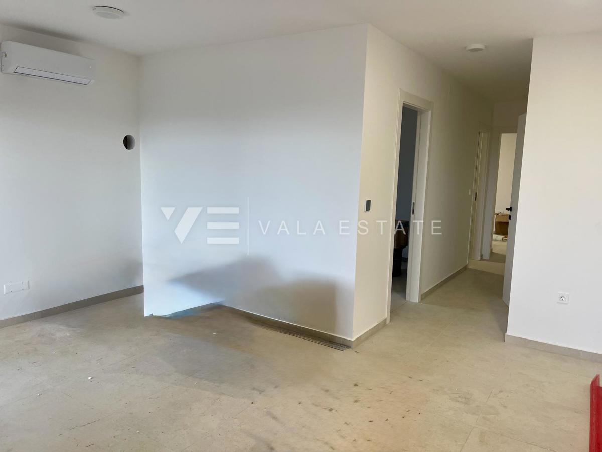 APPARTAMENTO AL PIANO TERRA IN UN NUOVO EDIFICIO CON PISCINA A SOLI 200 M DALLA SPIAGGIA