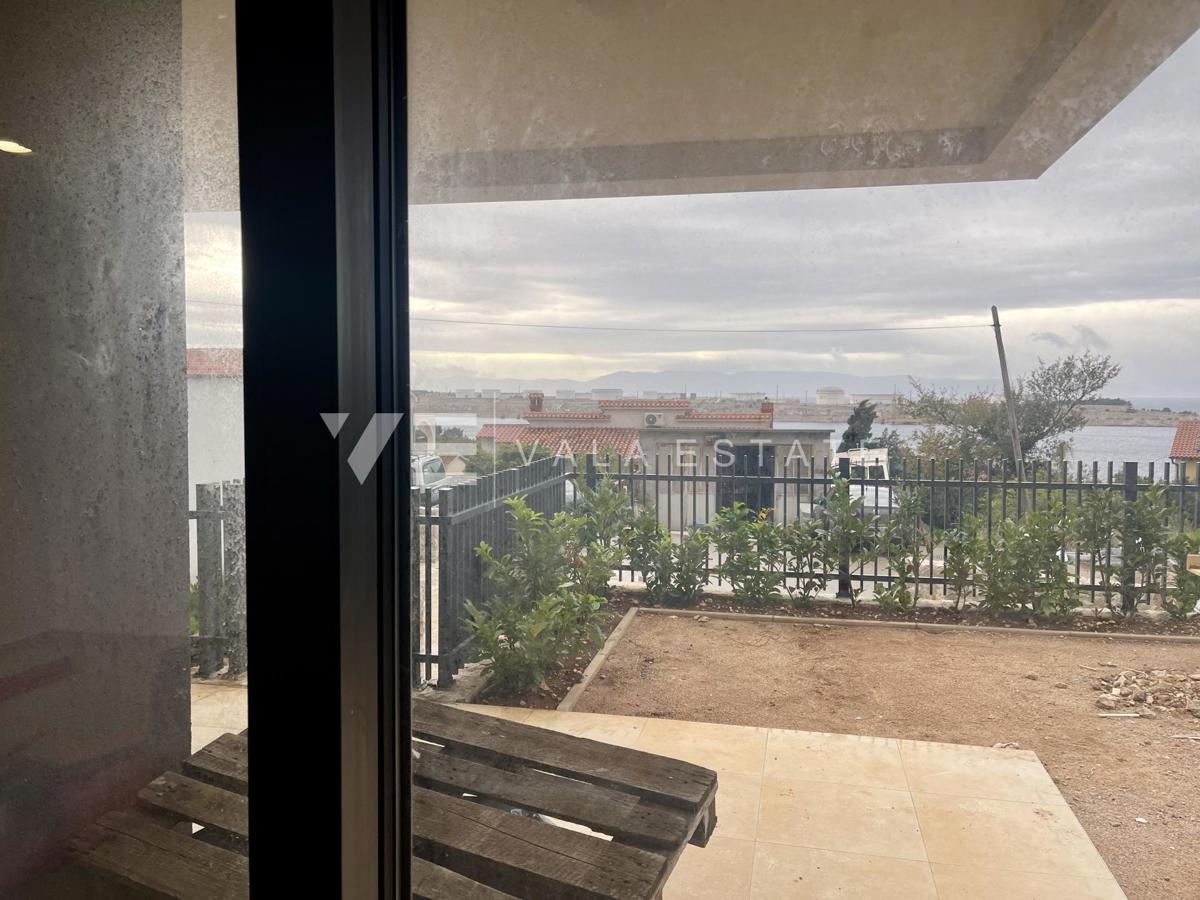 APPARTAMENTO AL PIANO TERRA IN UN NUOVO EDIFICIO CON PISCINA A SOLI 200 M DALLA SPIAGGIA