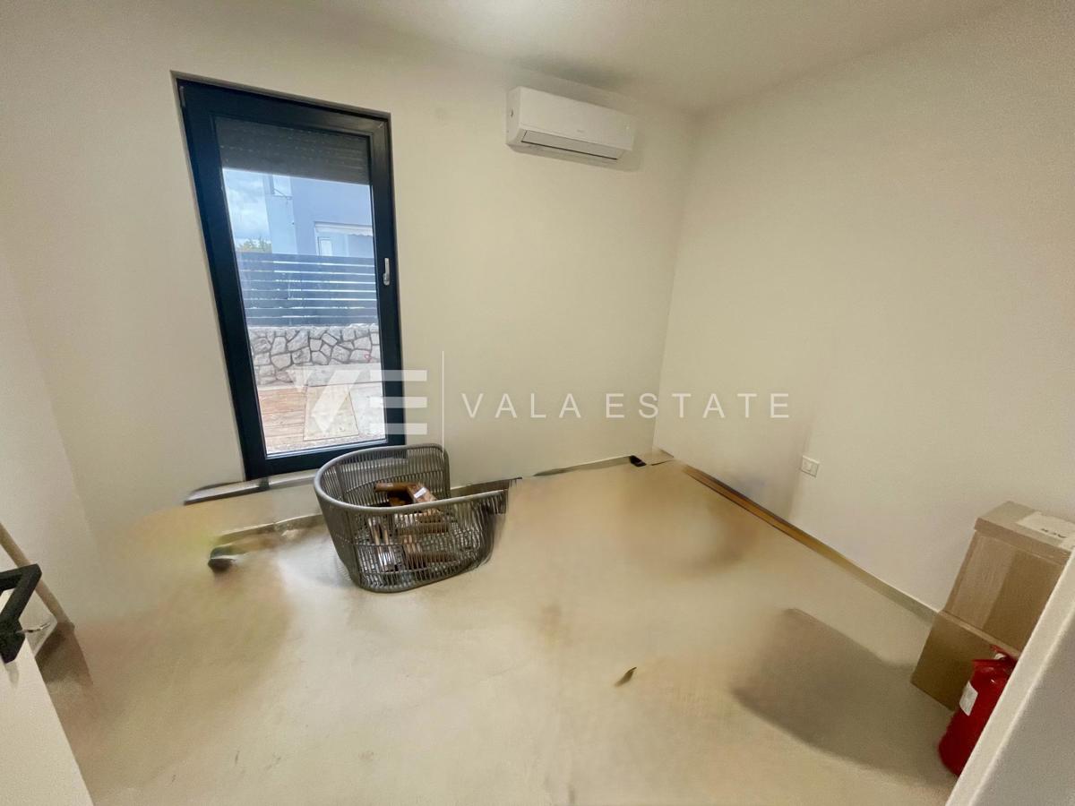 APPARTAMENTO AL PIANO TERRA IN UN NUOVO EDIFICIO CON PISCINA A SOLI 200 M DALLA SPIAGGIA