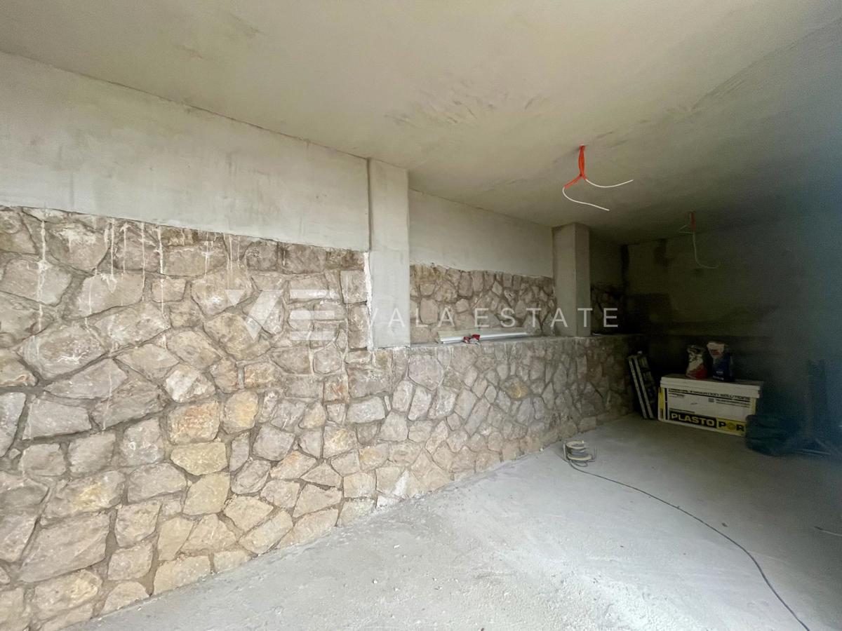 APPARTAMENTO AL PIANO TERRA IN UN NUOVO EDIFICIO CON PISCINA A SOLI 200 M DALLA SPIAGGIA