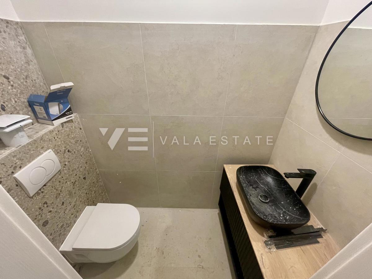 APPARTAMENTO AL PIANO TERRA IN UN NUOVO EDIFICIO CON PISCINA A SOLI 200 M DALLA SPIAGGIA