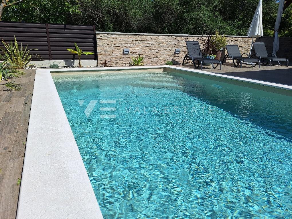 CASA INDIPENDENTE CON PISCINA IN POSIZIONE TRANQUILLA