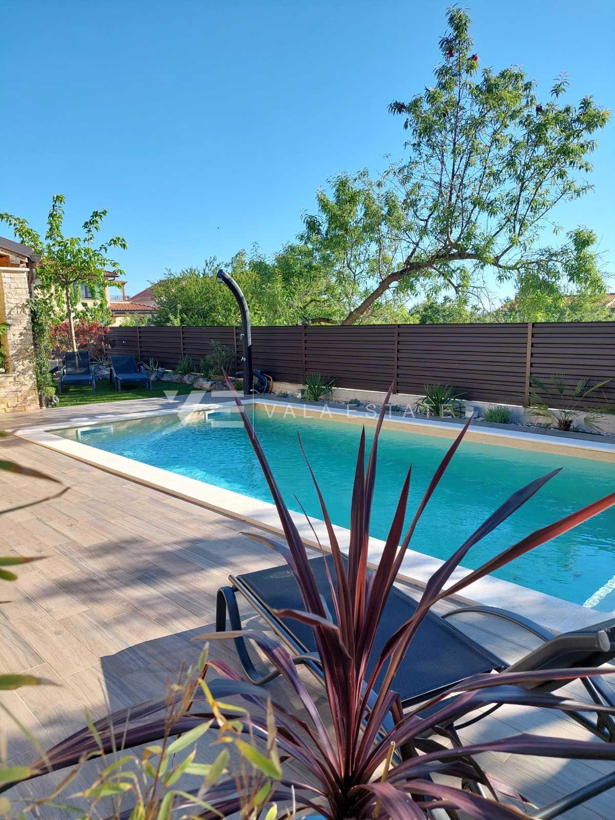 CASA INDIPENDENTE CON PISCINA IN POSIZIONE TRANQUILLA