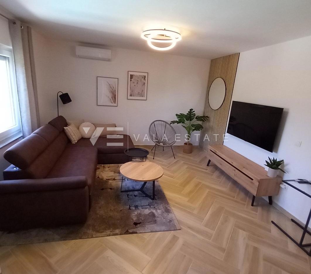 CASA INDIPENDENTE CON PISCINA IN POSIZIONE TRANQUILLA